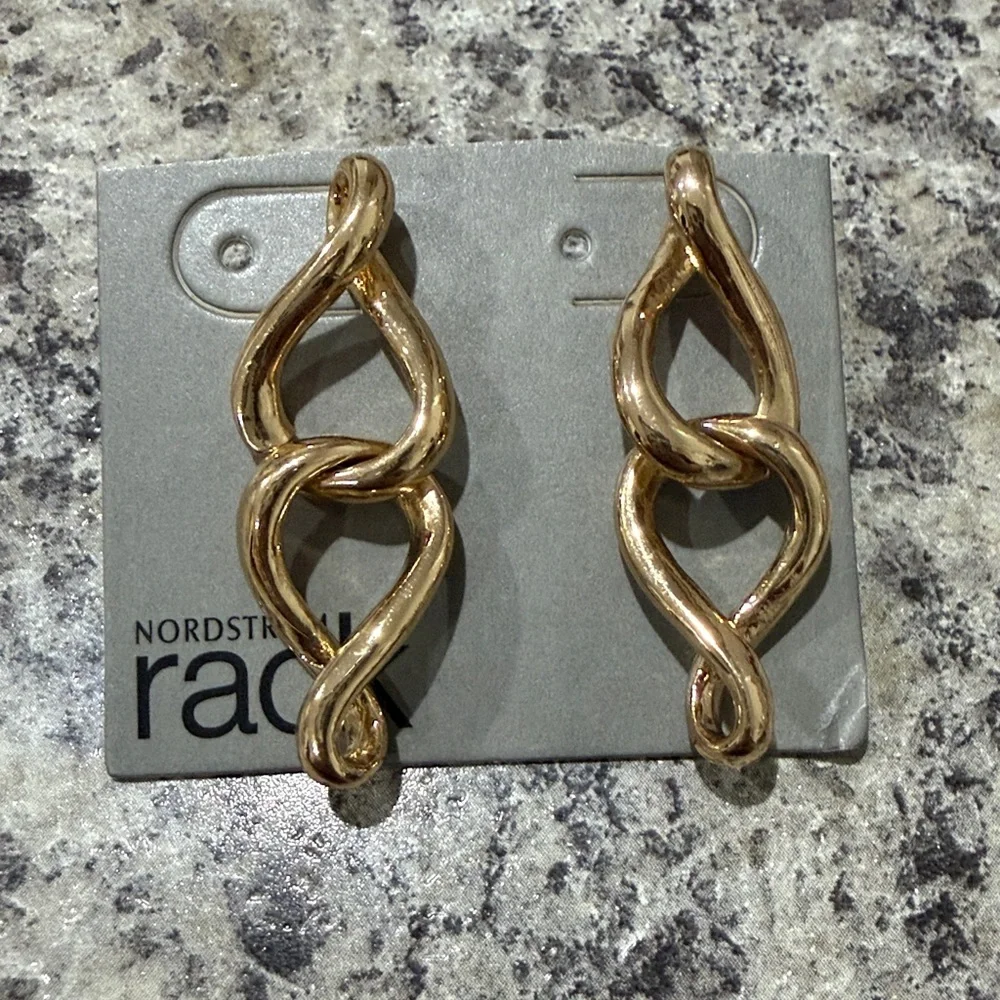 Nordstrom Rack Women’s Twisted Link Gold Drop Earrings